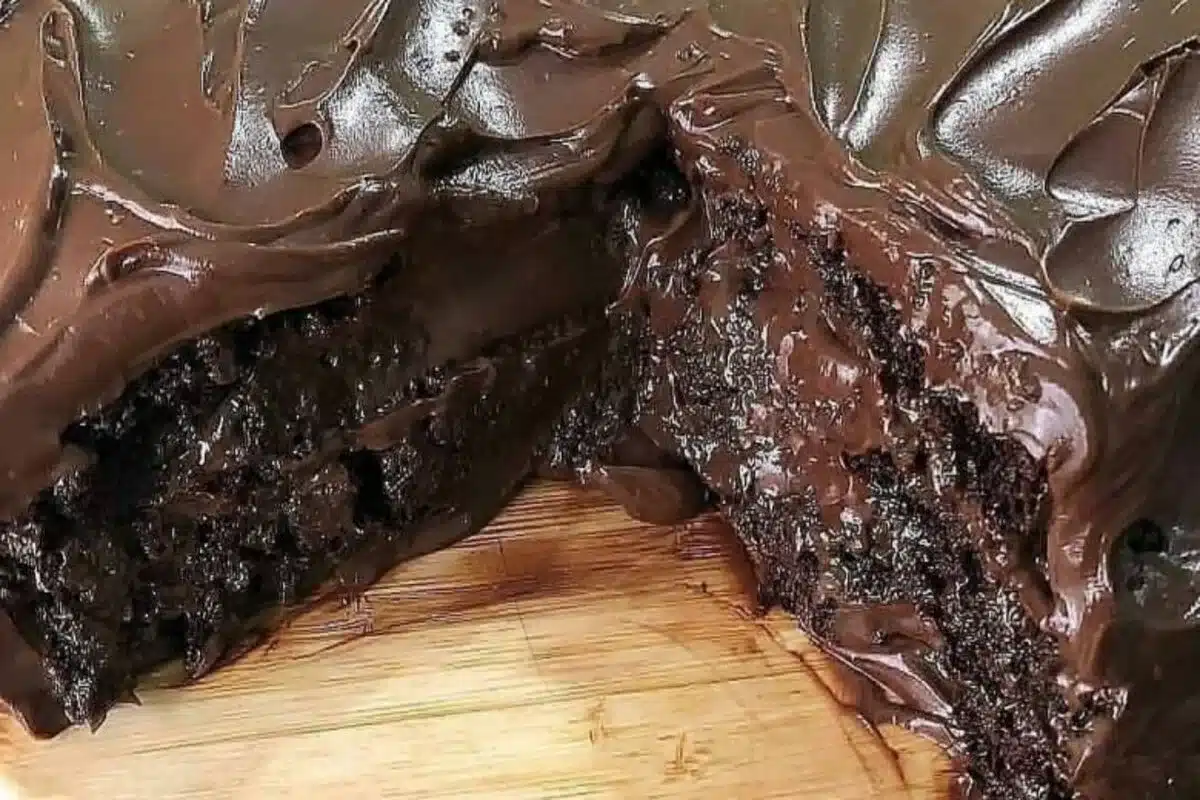Receita de bolo de chocolate bem molhado e banho maria diferente