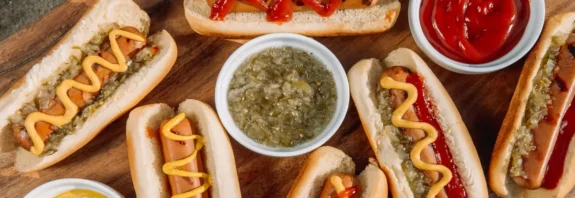 Receita de cachorro quente tradicional e cachorro quente de forno