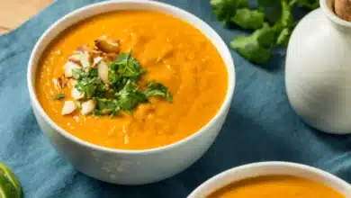 Sopa de cenoura com curry e leite de coco