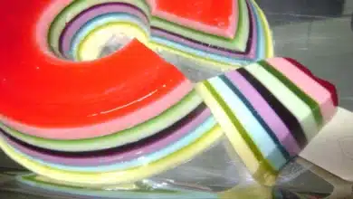 Gelatina colorida em camadas
