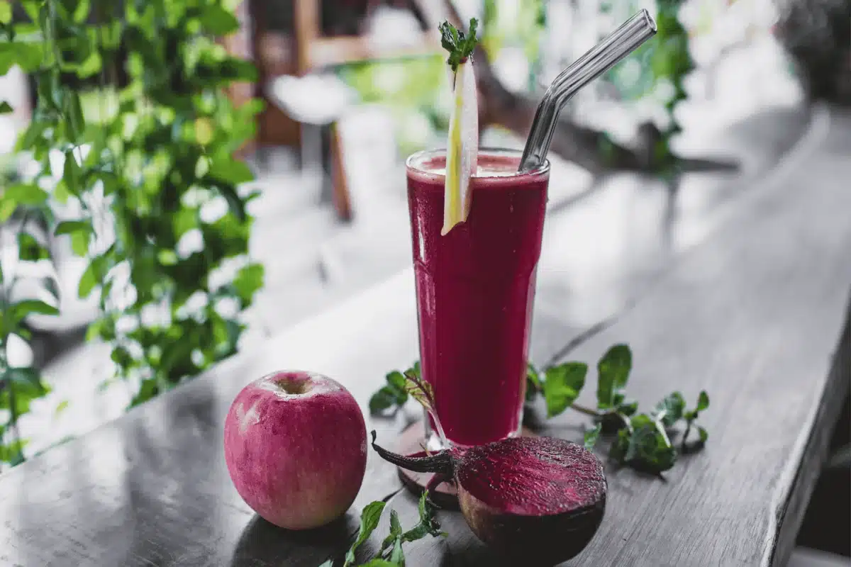 Suco detox de açaí