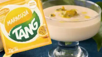 Mousse de Maracujá com suco Tang