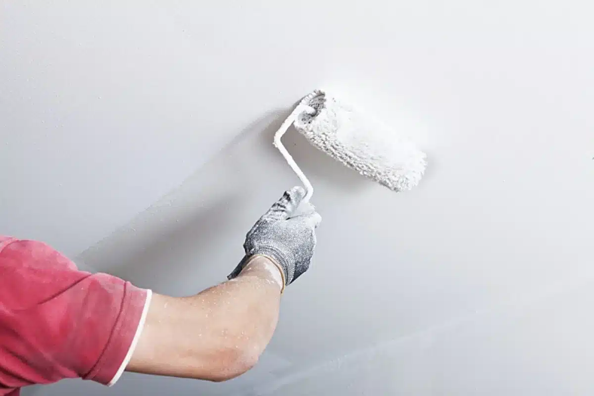 Acabamento de pintura em gesso